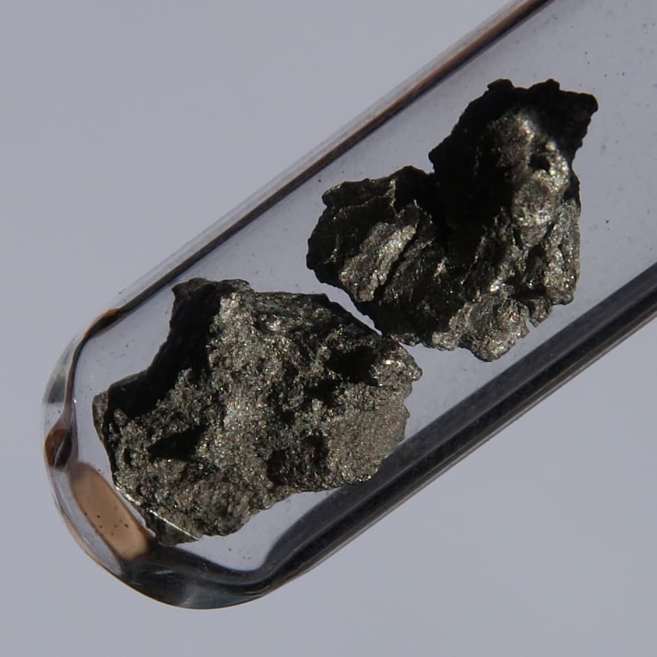 Zirconium element sample